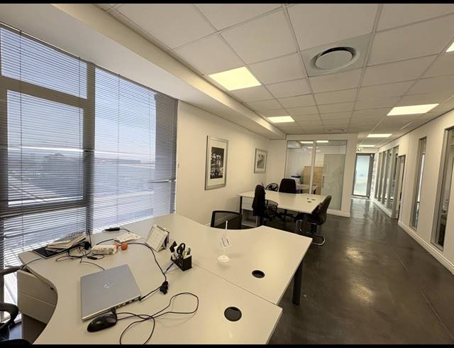 115M² OFFICE TO LET IN MAGALIESSIG
